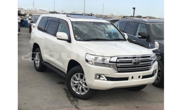 Acheter Import Voiture Toyota Land Cruiser Blanc à Import - Dubai, Central Acheter Import Voiture Toyota Land Cruiser Blanc à Import - Dubai, Central