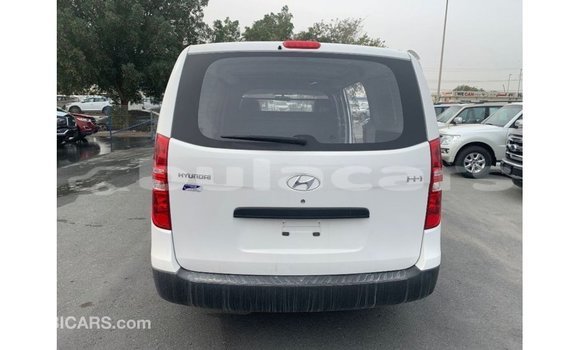 Acheter Import Voiture Hyundai Cargo Blanc à Import - Dubai, Central Acheter Import Voiture Hyundai Cargo Blanc à Import - Dubai, Central