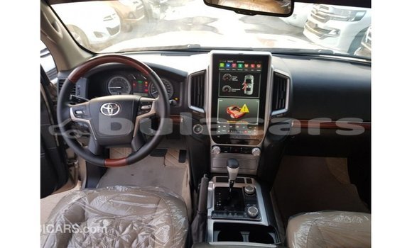 Buy Import Toyota Land Cruiser Other Car in Import - Dubai in Central Buy Import Toyota Land Cruiser Other Car in Import - Dubai in Central