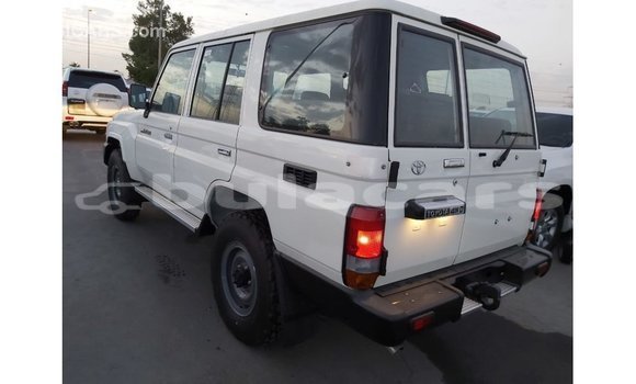 Buy Import Toyota Land Cruiser White Car in Import - Dubai in Central Buy Import Toyota Land Cruiser White Car in Import - Dubai in Central