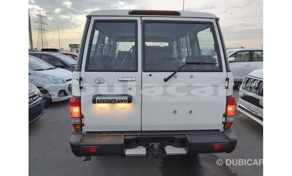 Buy Import Toyota Land Cruiser White Car in Import - Dubai in Central Buy Import Toyota Land Cruiser White Car in Import - Dubai in Central