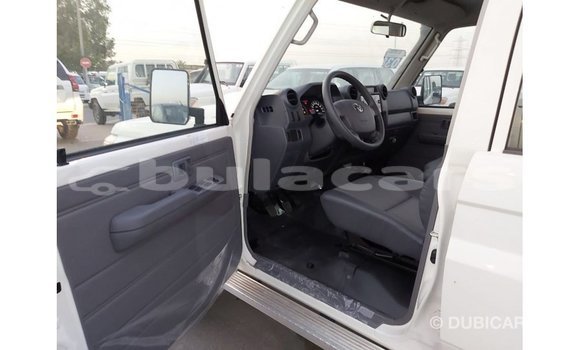 Buy Import Toyota Land Cruiser White Car in Import - Dubai in Central Buy Import Toyota Land Cruiser White Car in Import - Dubai in Central