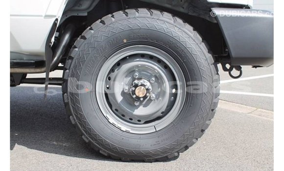 Buy Import Toyota Land Cruiser White Car in Import - Dubai in Central Buy Import Toyota Land Cruiser White Car in Import - Dubai in Central