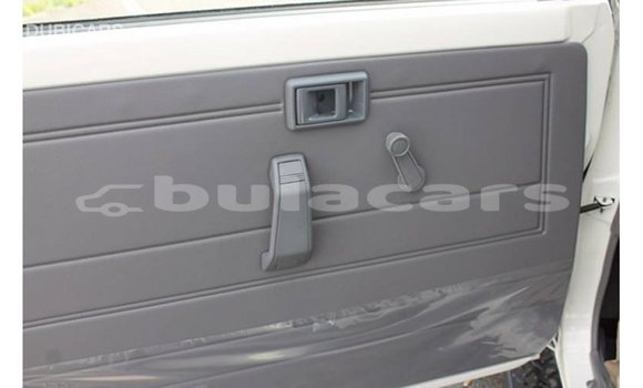 Buy Import Toyota Land Cruiser White Car in Import - Dubai in Central Buy Import Toyota Land Cruiser White Car in Import - Dubai in Central
