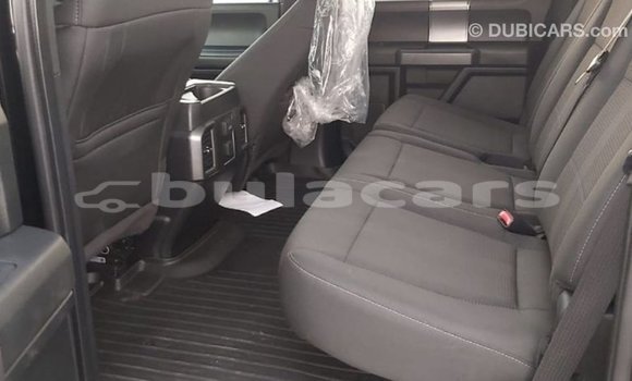 Acheter Import Voiture Ford V8 Noir à Import - Dubai, Central Acheter Import Voiture Ford V8 Noir à Import - Dubai, Central