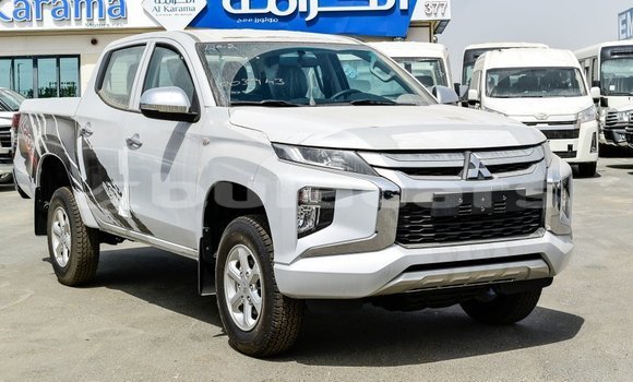 Acheter Import Voiture Mitsubishi L200 Blanc à Import - Dubai, Central Acheter Import Voiture Mitsubishi L200 Blanc à Import - Dubai, Central