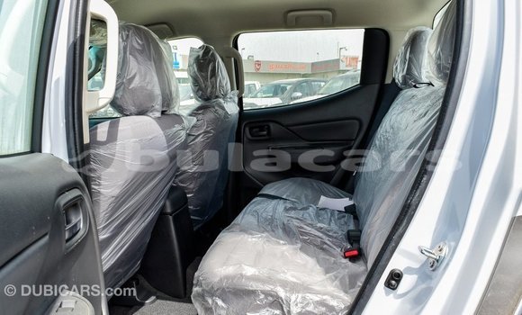 Acheter Import Voiture Mitsubishi L200 Blanc à Import - Dubai, Central Acheter Import Voiture Mitsubishi L200 Blanc à Import - Dubai, Central
