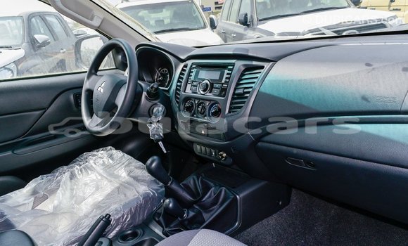 Acheter Import Voiture Mitsubishi L200 Blanc à Import - Dubai, Central Acheter Import Voiture Mitsubishi L200 Blanc à Import - Dubai, Central