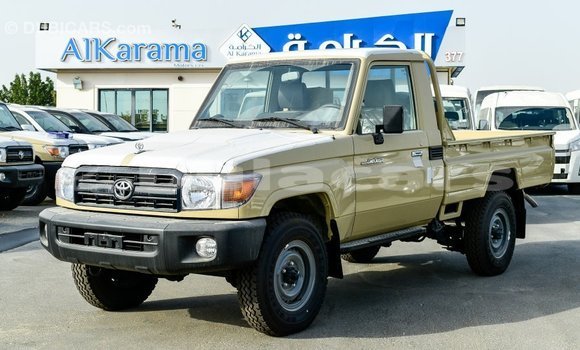 Acheter Import Voiture Toyota Land Cruiser Beige à Import - Dubai, Central Acheter Import Voiture Toyota Land Cruiser Beige à Import - Dubai, Central