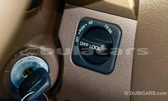 Acheter Import Voiture Toyota Land Cruiser Beige à Import - Dubai, Central Acheter Import Voiture Toyota Land Cruiser Beige à Import - Dubai, Central