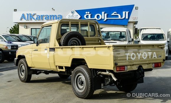Acheter Import Voiture Toyota Land Cruiser Beige à Import - Dubai, Central Acheter Import Voiture Toyota Land Cruiser Beige à Import - Dubai, Central