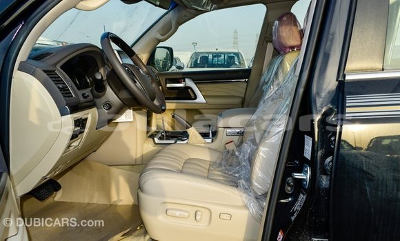 Acheter Import Voiture Toyota Land Cruiser Noir à Import - Dubai, Central Acheter Import Voiture Toyota Land Cruiser Noir à Import - Dubai, Central