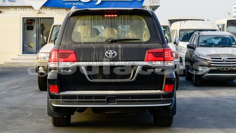 Big with watermark toyota land cruiser central import dubai 6748