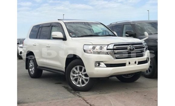 Buy Import Toyota Land Cruiser White Car in Import - Dubai in Central Buy Import Toyota Land Cruiser White Car in Import - Dubai in Central