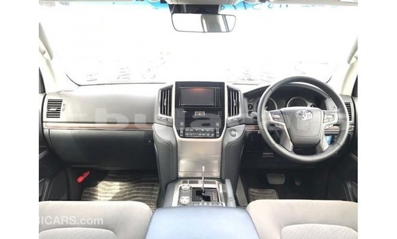Buy Import Toyota Land Cruiser White Car in Import - Dubai in Central Buy Import Toyota Land Cruiser White Car in Import - Dubai in Central
