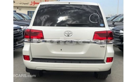 Buy Import Toyota Land Cruiser White Car in Import - Dubai in Central Buy Import Toyota Land Cruiser White Car in Import - Dubai in Central
