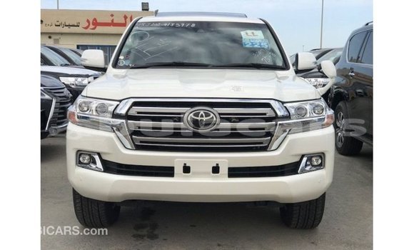 Buy Import Toyota Land Cruiser White Car in Import - Dubai in Central Buy Import Toyota Land Cruiser White Car in Import - Dubai in Central