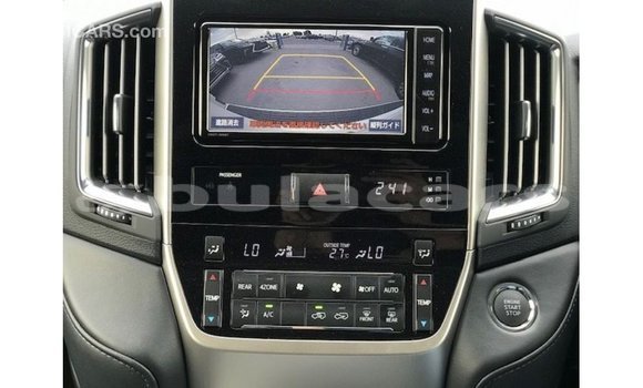 Buy Import Toyota Land Cruiser White Car in Import - Dubai in Central Buy Import Toyota Land Cruiser White Car in Import - Dubai in Central