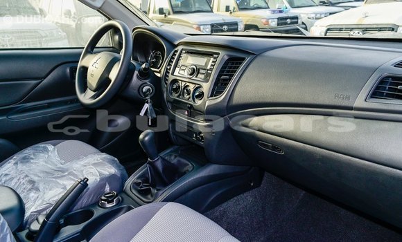 Acheter Import Voiture Mitsubishi L200 Blanc à Import - Dubai, Central Acheter Import Voiture Mitsubishi L200 Blanc à Import - Dubai, Central