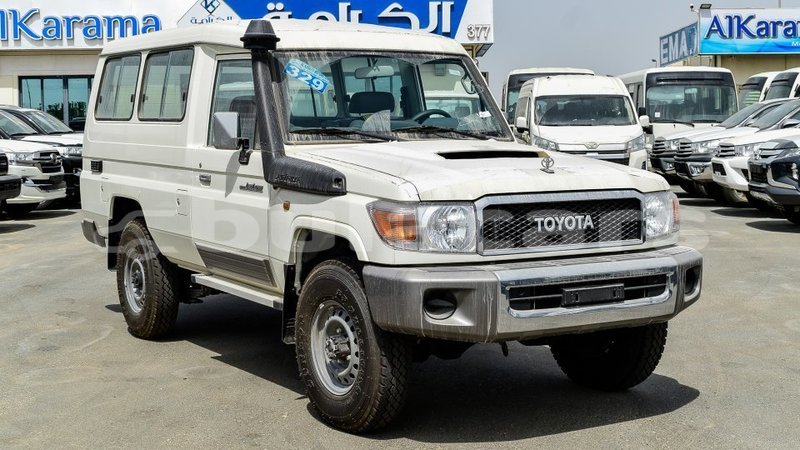 Big with watermark toyota land cruiser central import dubai 6759