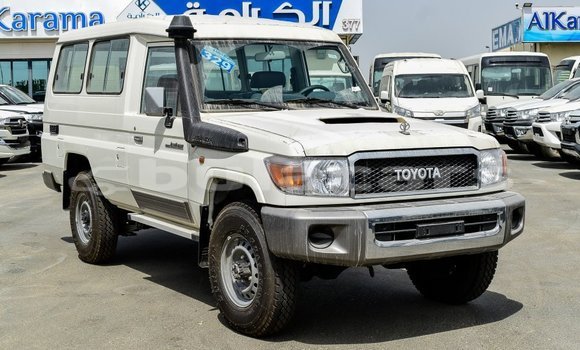 Acheter Import Voiture Toyota Land Cruiser Blanc à Import - Dubai, Central Acheter Import Voiture Toyota Land Cruiser Blanc à Import - Dubai, Central