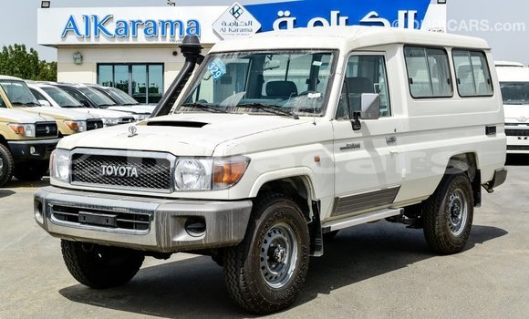 Acheter Import Voiture Toyota Land Cruiser Blanc à Import - Dubai, Central Acheter Import Voiture Toyota Land Cruiser Blanc à Import - Dubai, Central