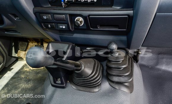 Acheter Import Voiture Toyota Land Cruiser Blanc à Import - Dubai, Central Acheter Import Voiture Toyota Land Cruiser Blanc à Import - Dubai, Central