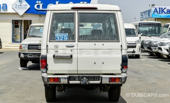 Acheter Import Voiture Toyota Land Cruiser Blanc à Import - Dubai, Central Acheter Import Voiture Toyota Land Cruiser Blanc à Import - Dubai, Central