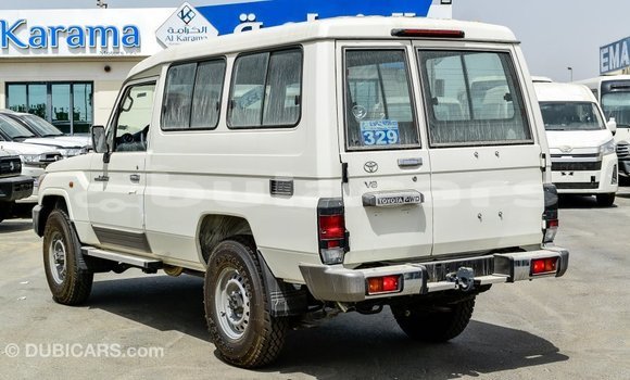 Acheter Import Voiture Toyota Land Cruiser Blanc à Import - Dubai, Central Acheter Import Voiture Toyota Land Cruiser Blanc à Import - Dubai, Central
