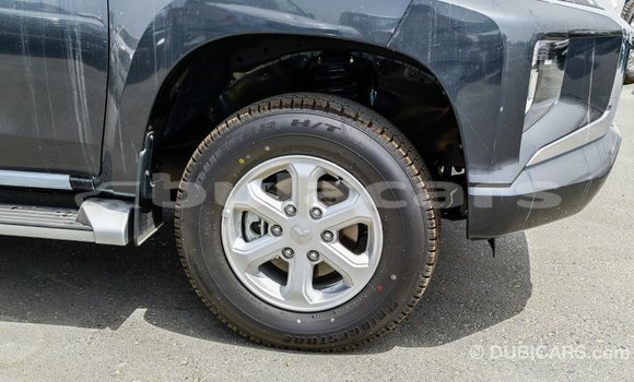 Buy Import Mitsubishi L200 Grey Car in Import - Dubai in Central Buy Import Mitsubishi L200 Grey Car in Import - Dubai in Central