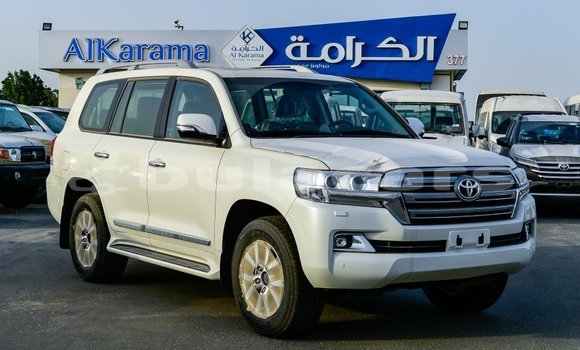 Acheter Import Voiture Toyota Land Cruiser Blanc à Import - Dubai, Central Acheter Import Voiture Toyota Land Cruiser Blanc à Import - Dubai, Central