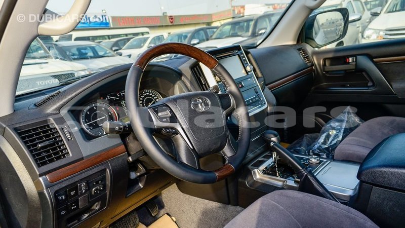 Big with watermark toyota land cruiser central import dubai 6762