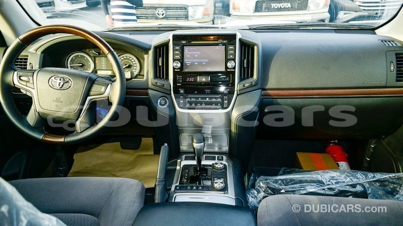 Big with watermark toyota land cruiser central import dubai 6762