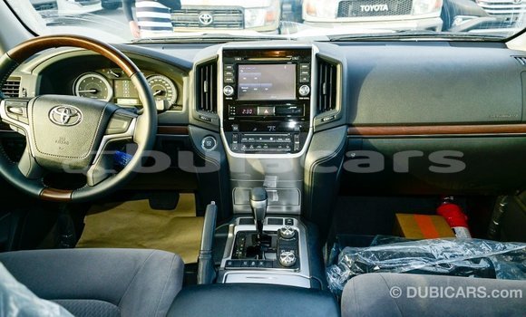 Acheter Import Voiture Toyota Land Cruiser Blanc à Import - Dubai, Central Acheter Import Voiture Toyota Land Cruiser Blanc à Import - Dubai, Central