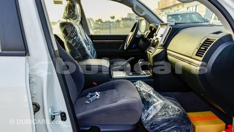 Big with watermark toyota land cruiser central import dubai 6762