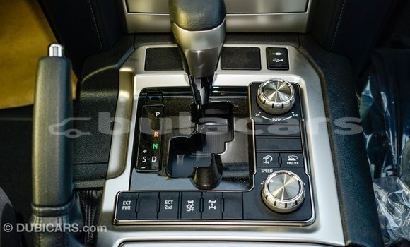 Acheter Import Voiture Toyota Land Cruiser Blanc à Import - Dubai, Central Acheter Import Voiture Toyota Land Cruiser Blanc à Import - Dubai, Central