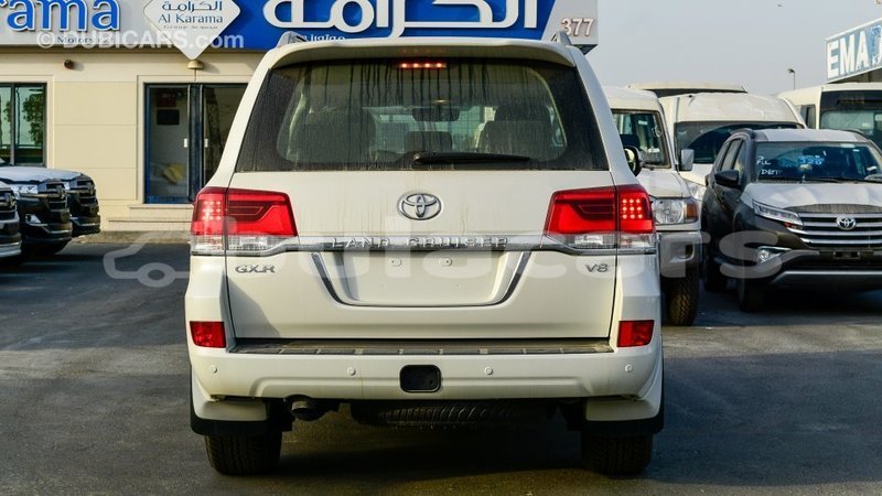 Big with watermark toyota land cruiser central import dubai 6762