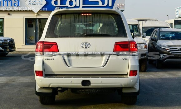 Acheter Import Voiture Toyota Land Cruiser Blanc à Import - Dubai, Central Acheter Import Voiture Toyota Land Cruiser Blanc à Import - Dubai, Central