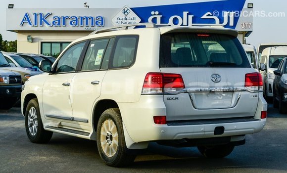 Acheter Import Voiture Toyota Land Cruiser Blanc à Import - Dubai, Central Acheter Import Voiture Toyota Land Cruiser Blanc à Import - Dubai, Central