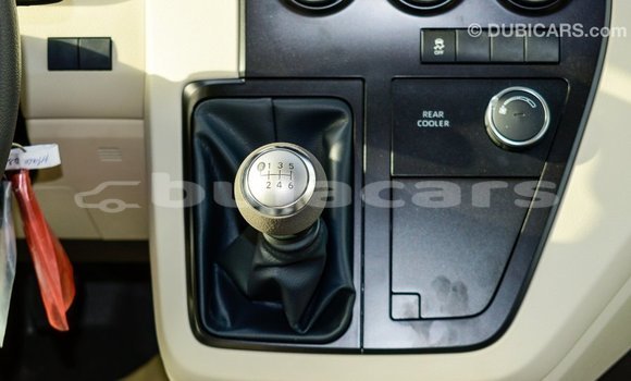 Acheter Import Voiture Toyota Hiace Blanc à Import - Dubai, Central Acheter Import Voiture Toyota Hiace Blanc à Import - Dubai, Central