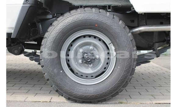 Buy Import Toyota Land Cruiser White Car in Import - Dubai in Central Buy Import Toyota Land Cruiser White Car in Import - Dubai in Central
