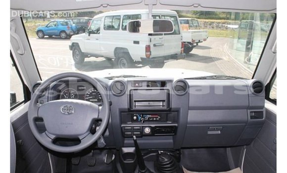 Buy Import Toyota Land Cruiser White Car in Import - Dubai in Central Buy Import Toyota Land Cruiser White Car in Import - Dubai in Central