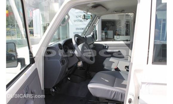 Buy Import Toyota Land Cruiser White Car in Import - Dubai in Central Buy Import Toyota Land Cruiser White Car in Import - Dubai in Central
