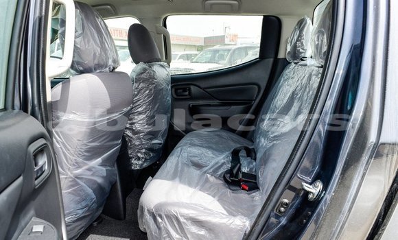 Acheter Import Voiture Mitsubishi L200 Noir à Import - Dubai, Central Acheter Import Voiture Mitsubishi L200 Noir à Import - Dubai, Central