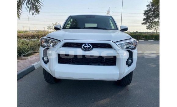 Acheter Import Voiture Toyota 4Runner Blanc à Import - Dubai, Central Acheter Import Voiture Toyota 4Runner Blanc à Import - Dubai, Central