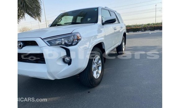 Acheter Import Voiture Toyota 4Runner Blanc à Import - Dubai, Central Acheter Import Voiture Toyota 4Runner Blanc à Import - Dubai, Central