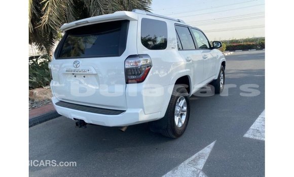 Acheter Import Voiture Toyota 4Runner Blanc à Import - Dubai, Central Acheter Import Voiture Toyota 4Runner Blanc à Import - Dubai, Central