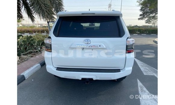 Acheter Import Voiture Toyota 4Runner Blanc à Import - Dubai, Central Acheter Import Voiture Toyota 4Runner Blanc à Import - Dubai, Central