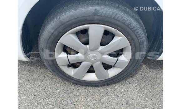 Acheter Import Voiture Nissan Sunny Blanc à Import - Dubai, Central Acheter Import Voiture Nissan Sunny Blanc à Import - Dubai, Central