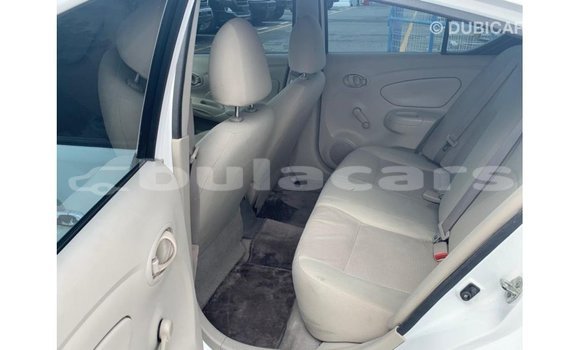 Acheter Import Voiture Nissan Sunny Blanc à Import - Dubai, Central Acheter Import Voiture Nissan Sunny Blanc à Import - Dubai, Central